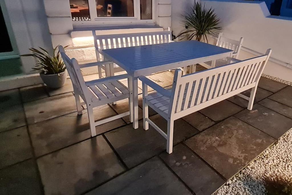 Beach View, 4 Bedroom House Opposite The Sea! Sleeps 10 Sandgate Bagian luar foto