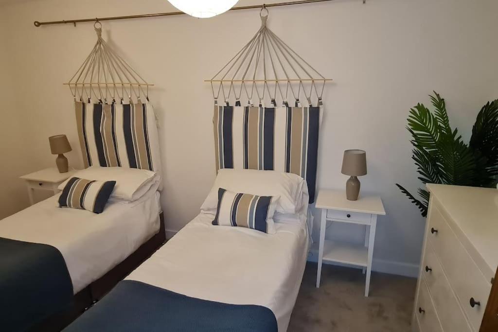 Beach View, 4 Bedroom House Opposite The Sea! Sleeps 10 Sandgate Bagian luar foto