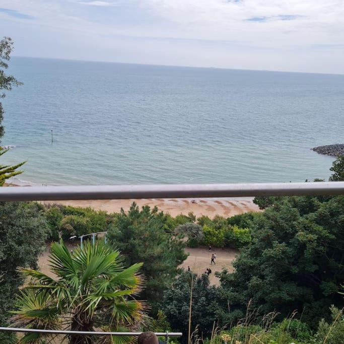 Beach View, 4 Bedroom House Opposite The Sea! Sleeps 10 Sandgate Bagian luar foto