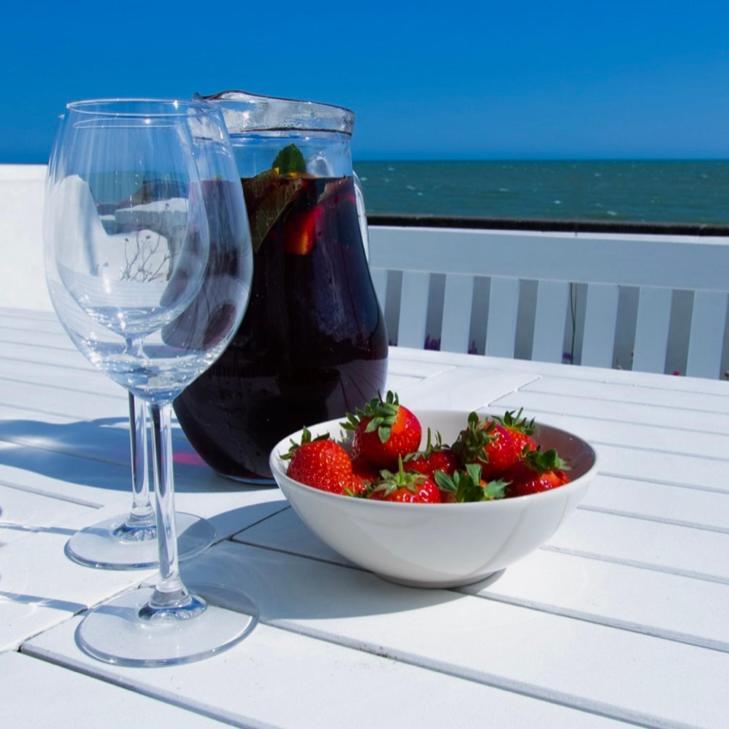 Beach View, 4 Bedroom House Opposite The Sea! Sleeps 10 Sandgate Bagian luar foto