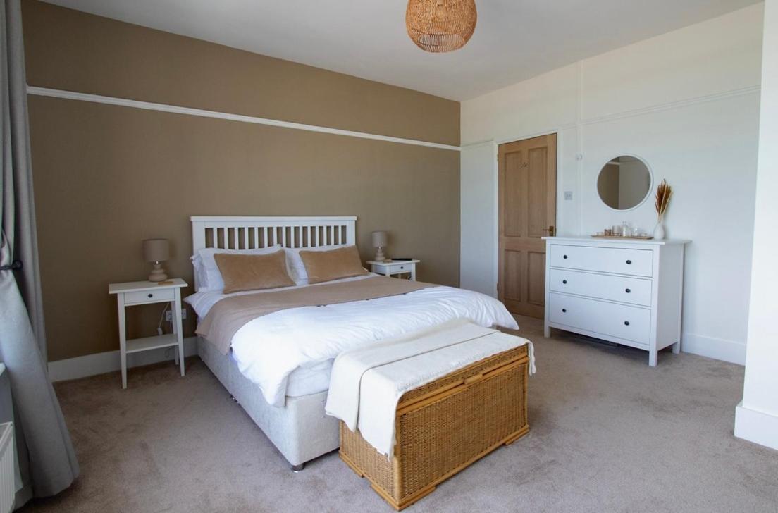 Beach View, 4 Bedroom House Opposite The Sea! Sleeps 10 Sandgate Bagian luar foto