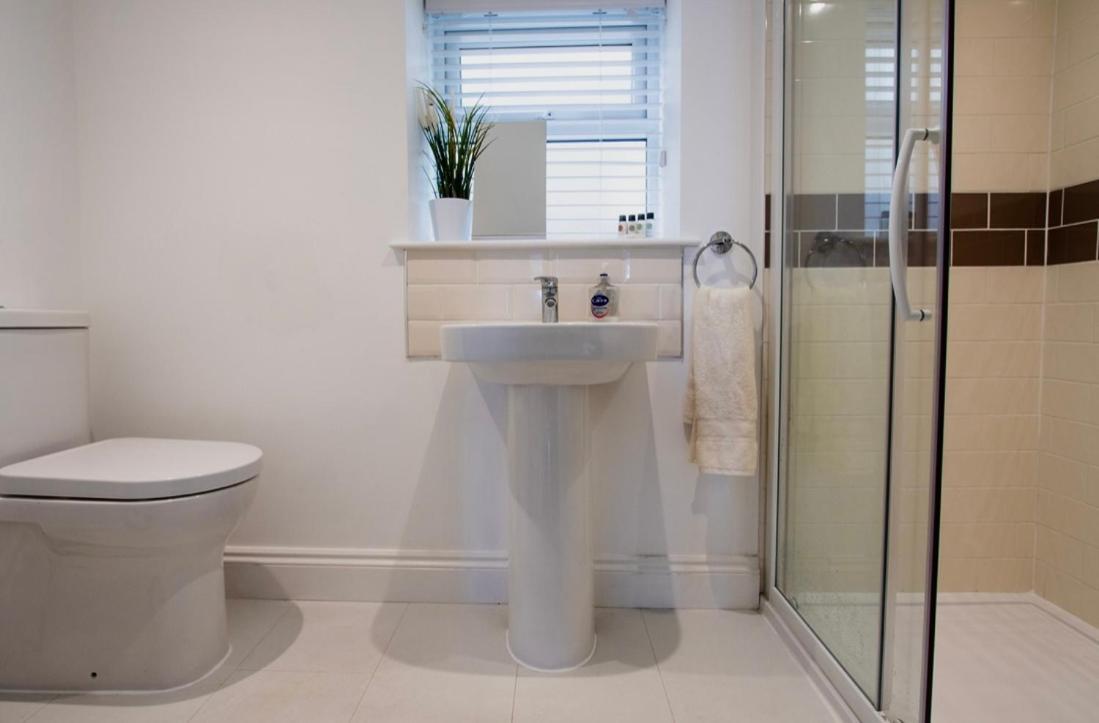 Beach View, 4 Bedroom House Opposite The Sea! Sleeps 10 Sandgate Bagian luar foto