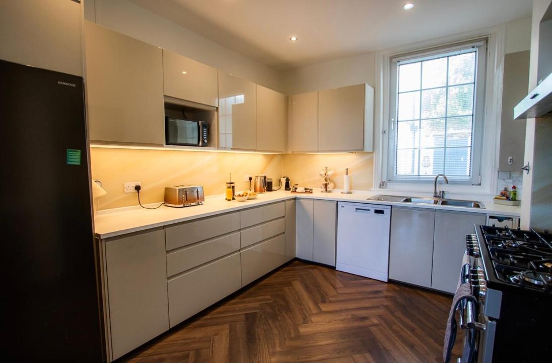 Beach View, 4 Bedroom House Opposite The Sea! Sleeps 10 Sandgate Bagian luar foto