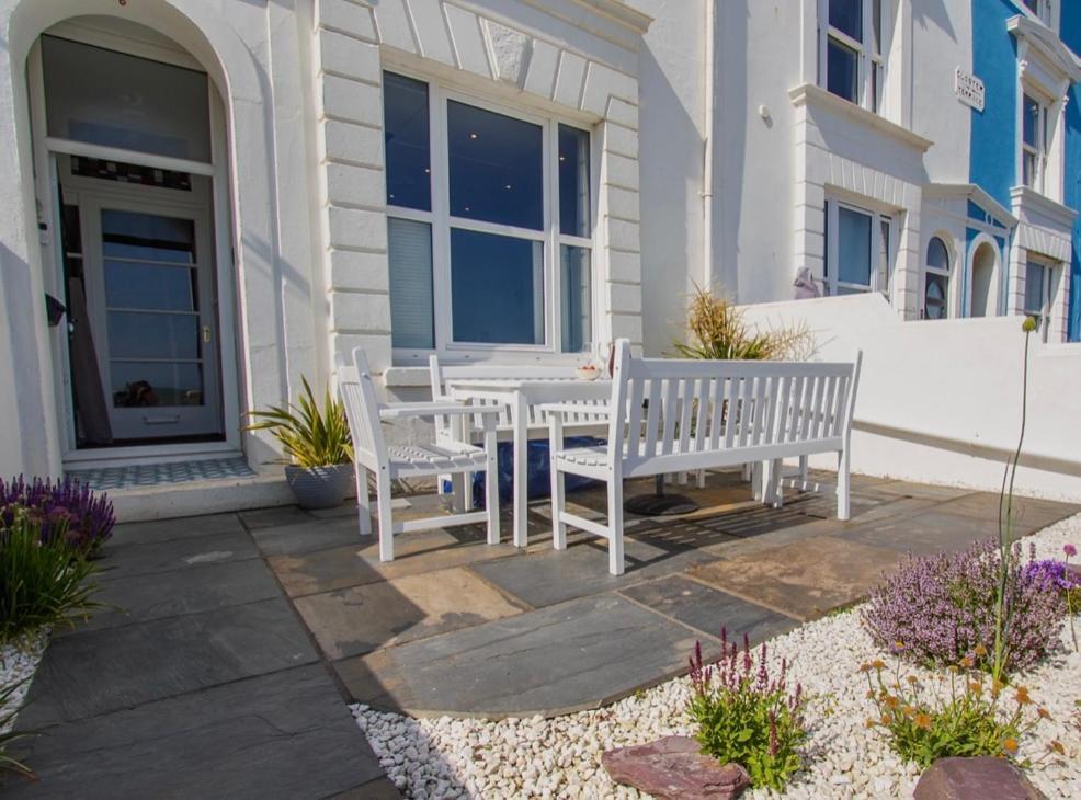 Beach View, 4 Bedroom House Opposite The Sea! Sleeps 10 Sandgate Bagian luar foto